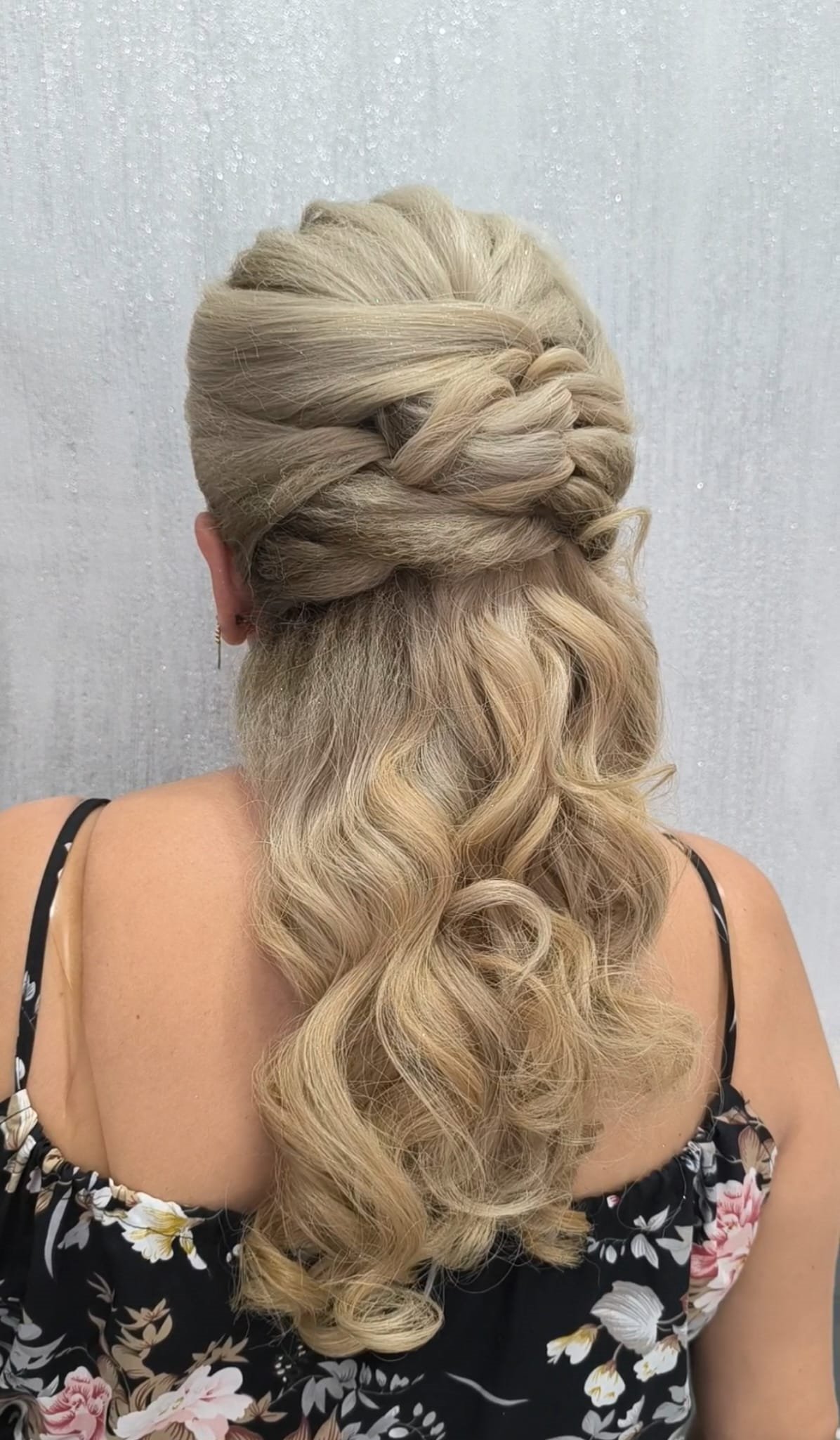 Recogido elegante y orgánico de novia en Crea Háptica